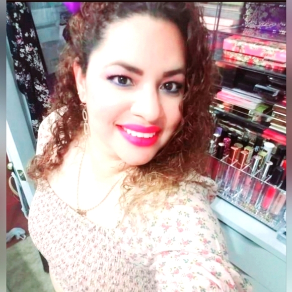 TAG ME SHOW LISTING 💜 - Picture 3 of 6